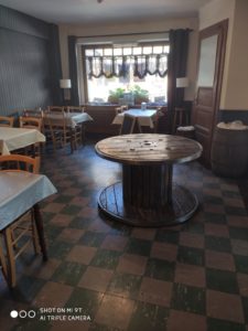 Salle - le vieux café - location de tourisme à Bernex
